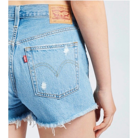 Levi's Women's 501 Cotton High Rise Denim Shorts Sansome St Size 26 56327-0193 - Picture 5 of 16